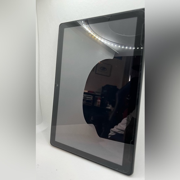 Onn Android Tablet 10.1” with padfolio Bluetooth keyboard - Picture 9 of 9